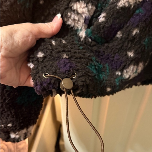 Women's Black Floral Sherpa Zip-Up Jacket by 'in like wlw' - Picture 5 of 7